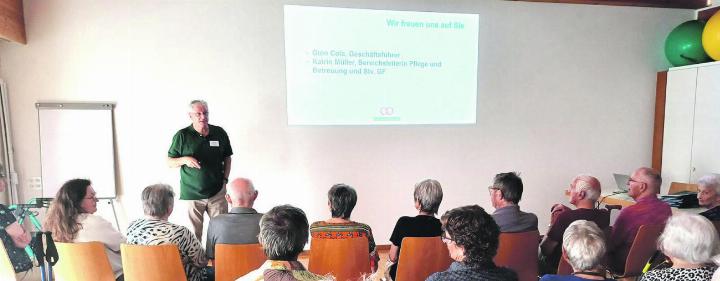 Rund 30 Interessierte liessen sich über einen möglichen Übertritt informieren. Bild: Kurt Lichtensteiger