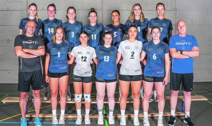 Im Einsatz für Volley Aadorf: Alaia Adler, Elis Albertini, Jarina Baumann, Michelle Baumann, Doruntina Boletinaj, Katarina Josipovic, Jana Keller, Lisa Leu, Valentyna Tomyn, Matilda Vollmer, Lisa von Arx, Elina Wanner, Jeanina Wirz; Coaches: Dario Balsamo, Anto Josipovic Bild: Heinz Kramer