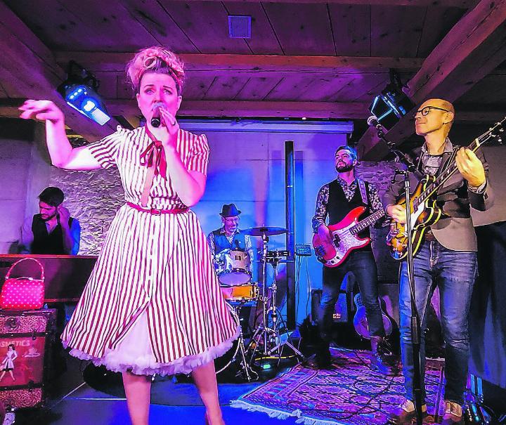 Ein Hörgenuss mit toller Bühnenshow lieferten Little Chevy und Band. Bild: Irène Basler