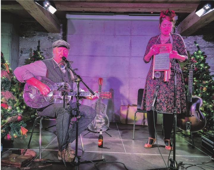 Die Red Hot Serenaders (Rainer Wöffler und Tanja Wirz) begeisterten das Publikum im Rotfarbkeller. Bild: Irène Basler