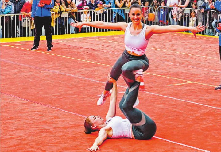Melanie Lüscher und Isabelle Palacios-Ruckstuhl aus Guntershausen, die den 2. Platz in der Kategorie «Aerobic Paare Aktive» holten.