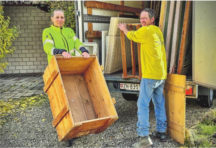 Daniela und Martin Aeberli führen seit 13 Jahren Haus- und Wohnungsräumungen durch. Bild: Marianne Burgener Daniela und Martin Aeberli führen seit 13 Jahren Haus- und Wohnungsräumungen durch. Bild: Marianne Burgener