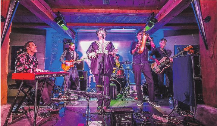 Manu Hartmann und ihre Musiker überzeugten in Aadorf. Bild: Irène Basler Manu Hartmann und ihre Musiker überzeugten in Aadorf. Bild: Irène Basler