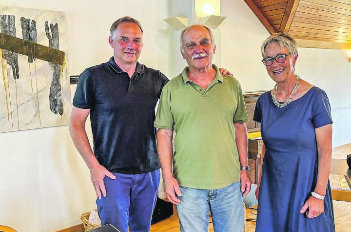 Von links: Rolf Anderes (Ressort Liegenschaften), Edi Seeh, Verena Wüthrich. Bild: Hedi Lutz