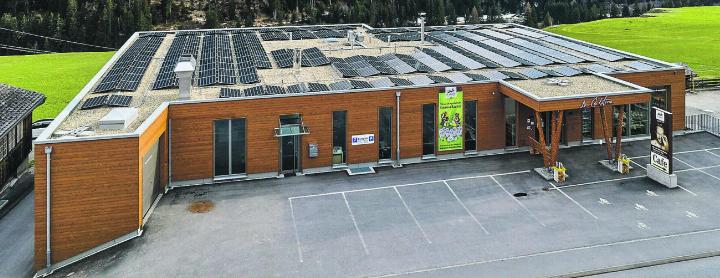 Die Schweizer Berghilfe beteiligte sich im Rahmen ihres Impulsprogramms Solar mit à-fonds-perdu-Beiträgen an Solarprojekten im Berggebiet. Das Programm endete mit dem Jahr 2024. Bild: zVg