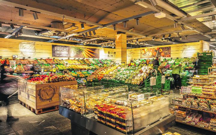 Im Bereich Früchte und Gemüse wird in Elgg ab Ende November Marktstimmung herrschen – wie hier im kürzlich umgebauten Coop Schaffhausen Riet. Bild: Coop Ostschweiz-Ticino, Bildwerk SH