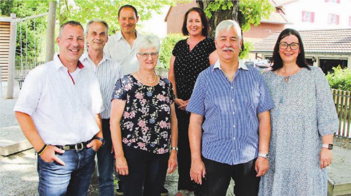 Neues Gemeinderatsgremium: Daniel Hungerbühler, Hansruedi Miethlich, Roger Gerber, Ruth Büchi-Vögeli, Mirjam Lehmann-Schwager, Andreas Kron und Stephanie Hugentobler (von links). Bild: René Fischer