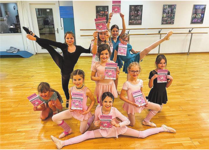 25 Tänzerinnen und Tänzer des Studios BALANCE entführen im Jubiläumsprogramm «Im Märchenzauber» in fantastische Welten. Bild: zVg