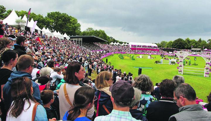 Eine malerische Kulisse bietet das Springen in Dinard, atemberaubend wird sie dann an den Olympischen Spielen im Schlossgarten von Versailles. Bild: jumpingdinard.com