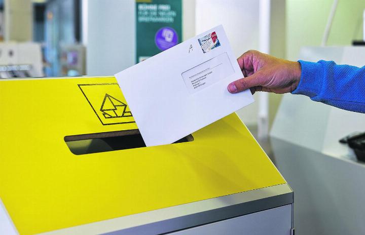 Die Briefpost wird schon wieder teurer. Bild: zvg