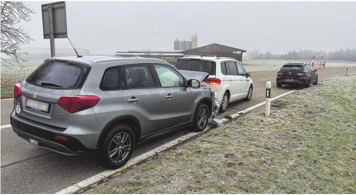 Beim Auffahrunfall wurden drei Personen leicht verletzt. Bild: Kantonspolizei Thurgau