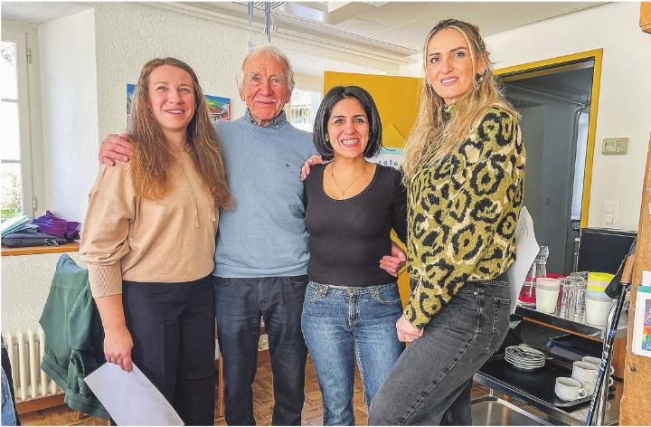 Irena Gasparevic (v.l.), Peter Zinggeler, Imane Abderrahim und Fahrije Kadriu.