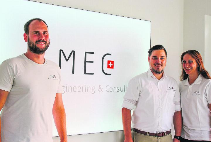 Mathias Baumgartner (links), Tom Müller und Corinne Kläui sind sichtlich erfreut über die neuen Büroräumlichkeiten. Bild: Melanie Henne-Issing