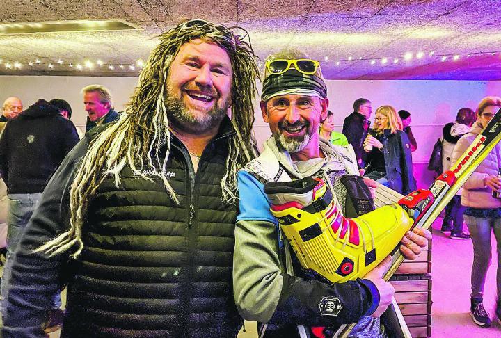 Die frühe Stunde und der klare Kopf liessen sich nicht täuschen: Die Bar befand sich im Untergrund, nicht am Pistenrand. Bild: Patrick Hofmann
