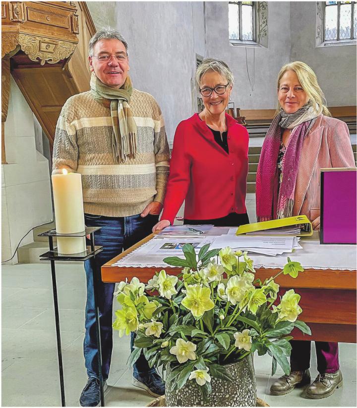 Finanzverwalter Martin Gisler (links), Kirchenpflegepräsidentin Verena Wüthrich (mitte), Verwaltungsmitarbeiterin Gaby Steinemann (als Aktuarin). Bild: Christa Hug Finanzverwalter Martin Gisler (links), Kirchenpflegepräsidentin Verena Wüthrich (mitte), Verwaltungsmitarbeiterin Gaby Steinemann (als Aktuarin). Bild: Christa Hug