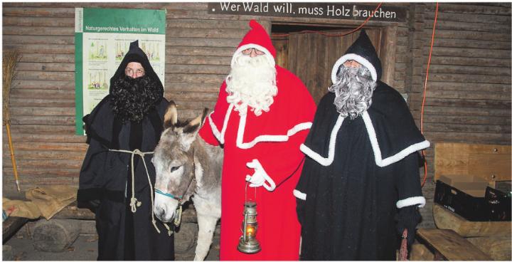 Der Samichlaus ist mit seinem Gefolge bei der Heidelberghütte in Aadorf zu Besuch. Bild: zVg