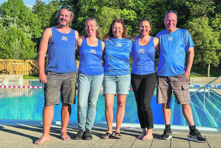 Gutgelaunt und bereit für den Sommer: Esteban Rosasco, Tanya Fiedler, Ursula Ott, Doris Tortelli und Adrian Keller (von links, es fehlt Rebekka Glanzmann). Bild: Marianne Burgener