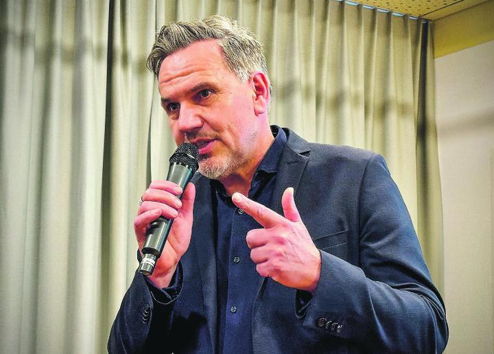 Eindringlich schärfte Peter Burri den Seniorinnen und Senioren die wichtigsten Regeln ein.