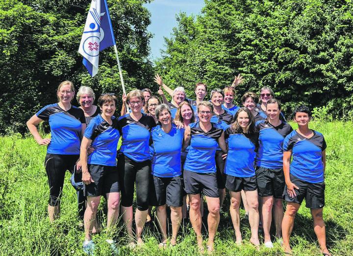 14 Frauen haben für den FTV die sportlichen Wettkämpfe bestritten, weitere vier sind zur Unterstützung und mit der Vereins-Fahne mitgereist.