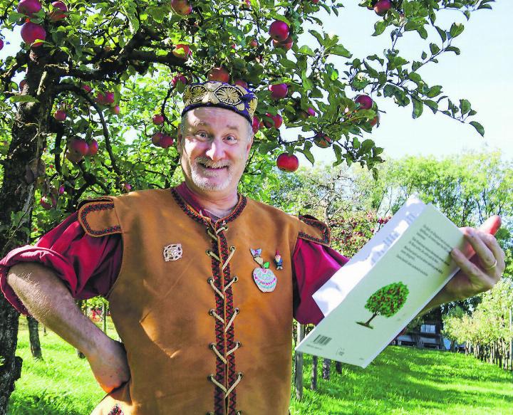 Oskar Süess in seinem Märchenerzähler-Outfit. Bild: zvg