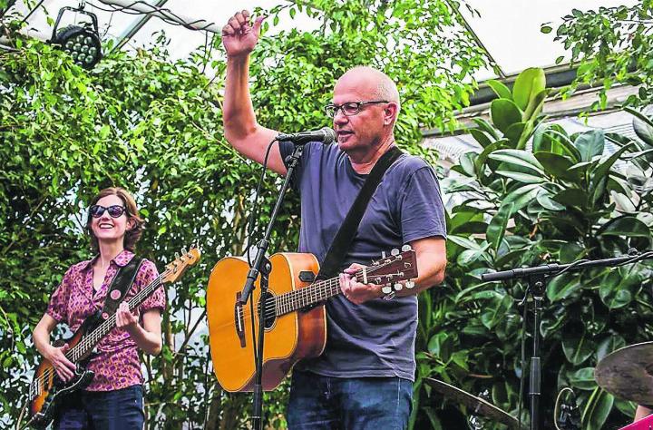 Bruno Hächler und Sandra Merk in Aktion – bald auch für Kinder aus Elgg und Umgebung im Schulhaus Ritschberg. Bild: zVG