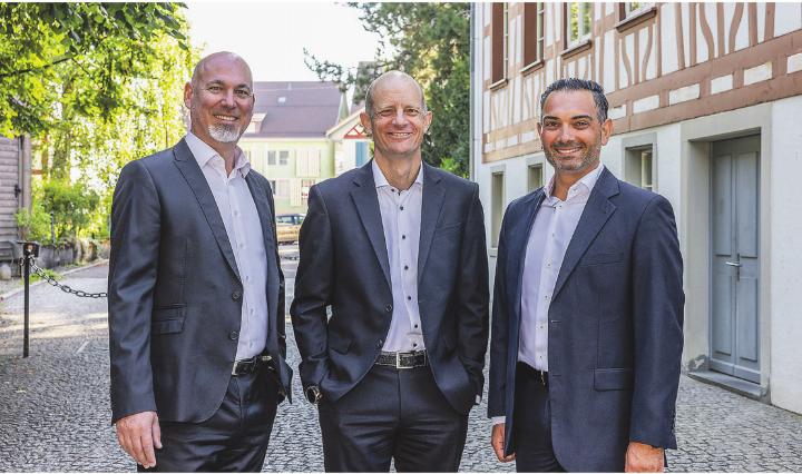 v. l. n. r.: Ralph Rüegg (Mitglied der Bankleitung), Jürg Randegger (Bankleiter), Dario Miro (Stellvertretender Bankleiter). Bild: zVg