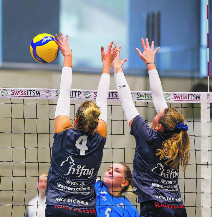 Jeanina Wirz und Matilda Vollmer am Block. Bild: Volley Aadorf