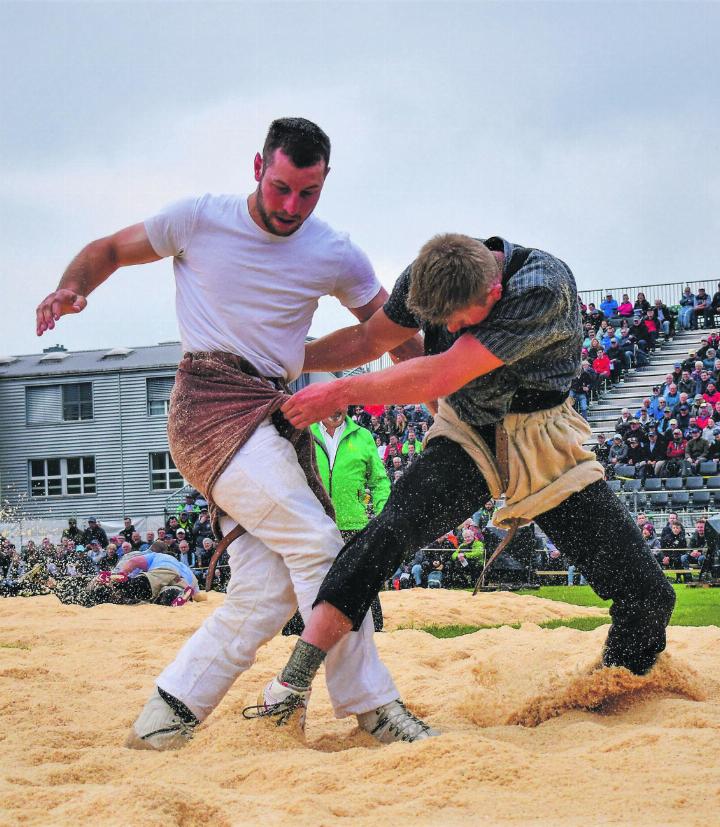Der Beste unter den Winterthurer Schwingern war der Tösstaler Patrick Rüegg (links). Archivbild: Stephanie Lanter