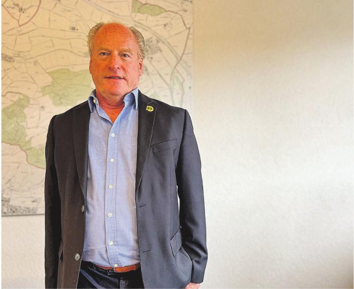 Rolf Sturzenegger im Gemeindehaus. Bild: Bettina Sticher
