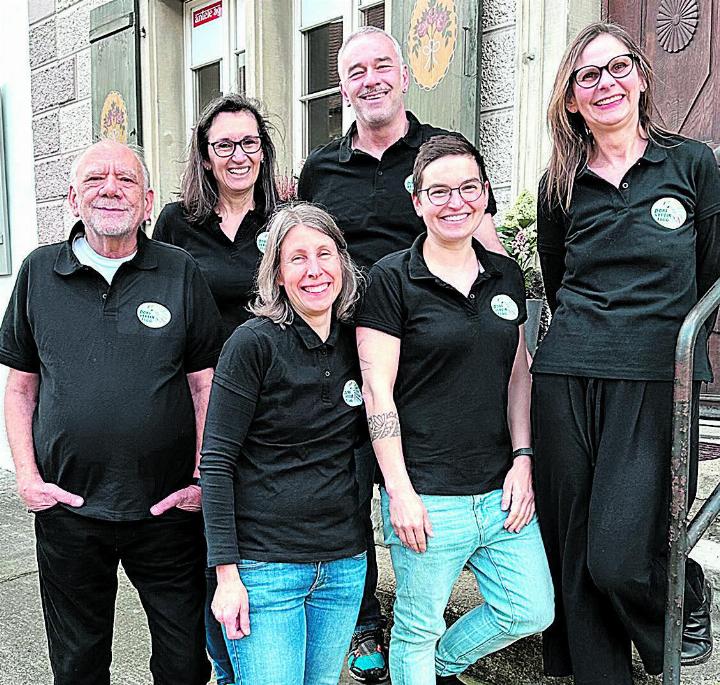 Ein Teil des Dorfverein-Vorstands von links: Ueli Wälchli, Claudia Schumacher, Richard Staub (hinten), Eva Schumacher, Sonja Bisang und Anja Wolfer Baka. Bild: zvg