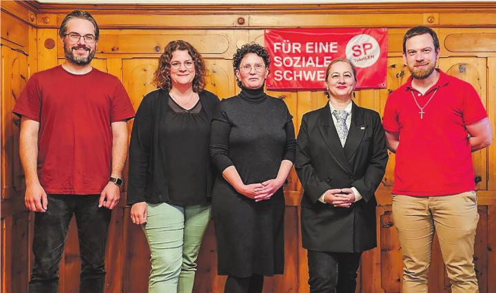 Neuer Vorstand der SP Bezirk Münchwilen: Michel Ketterle, Monika Böhi, Vesna Calori (Aadorf), Sandrine Nikolic-Fuss und Serge Müller. Bild: zvg