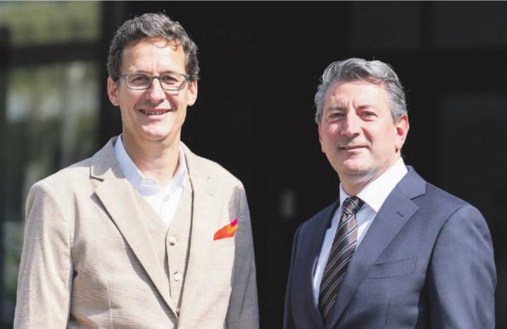 Markus Mader, Direktor des Schweizerischen Roten Kreuzes, und Roberto Cirillo, CEO der Schweizerischen Post. Bild: zvg