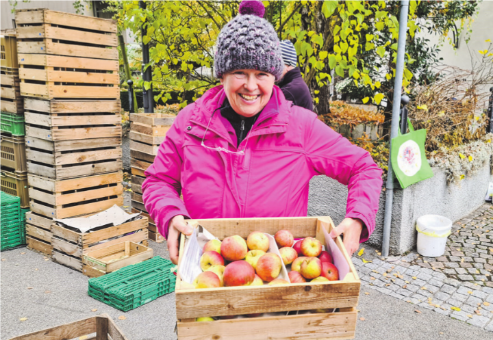 Marktchefin Annelies Meier, aufgenommen an ihrem Lieblingsmarkt: «Der Apfelmarkt ist mein Liebling, auch wenn er am meisten Arbeit gibt.»