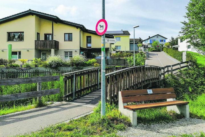 Als Erinnerung und Dank wurden von der FGT zwei Sitzbänke gestiftet – eine in Ettenhausen, eine in Guntershausen.
