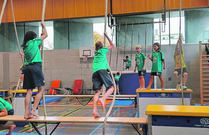 Ausgelasses Treiben auf dem «Ninja Warrior» Parcours. Bilder: zVg / Kurt Lichtensteiger