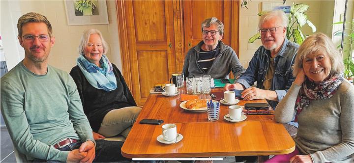 Die Autorinnen und Autoren des Elgger Geschichtenpfads. Bild: zVg Die Autorinnen und Autoren des Elgger Geschichtenpfads. Bild: zVg