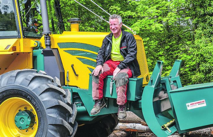 Seit über 40 Jahren kümmert sich Hans Schmucki um die Wälder rund um Elgg. Bild: zvg