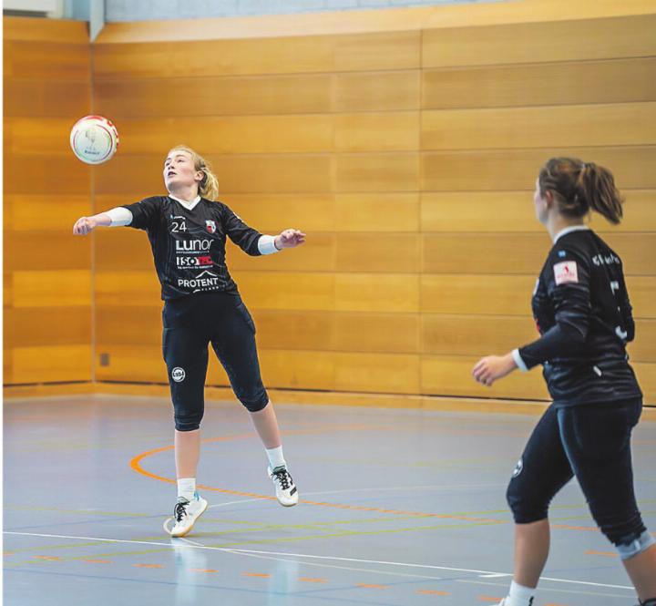 Die Faustballerinnen der FG Elgg-Ettenhausen zeigten einen guten Start in die Hallensaison. Bild: zVg