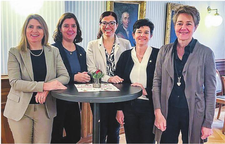 Die Mitte Kantonsrätinnen (von l.n.r.) : Corinna Pasche-Strasser, Michaela Frei Barbosa, Sandra Stadler, Isabelle Wepfer und Sabina Peter Köstli. Bild: zVg