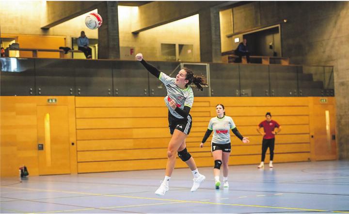 Kreuzlingens Frauen gewinnen doppelt und gehören damit dem Spitzentrio an. Bild: Matthias Ruffieux / Swiss Faustball