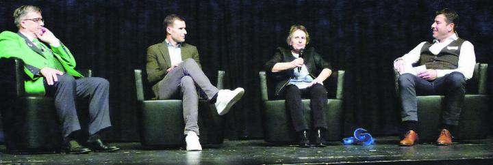 Paul Meier, Marc Rodel und Irene Hess als Interviewgäste von Patrick Schneider (von links). Bild: Kurt Lichtensteiger