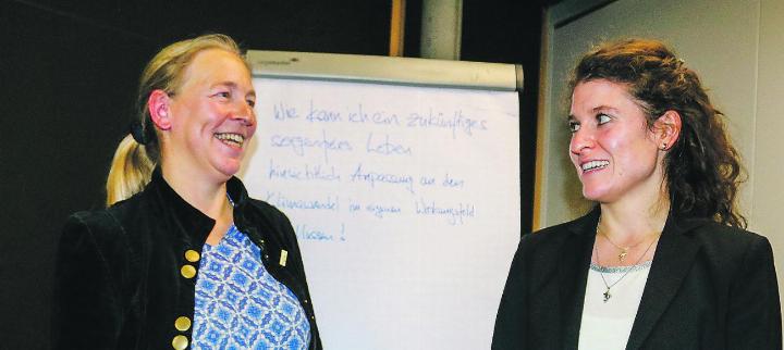 Sie wissen, wie das Klima sich entwickelt: die beiden studierten Meteorologinnen Dörte Aller (links) und Sharon Satz. Bild: zvg