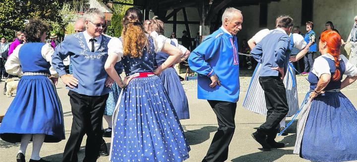 Die Volkstanzgruppe Elgg freut sich auf neue Tänzerinnen und Tänzer. Bild: Christina Federer