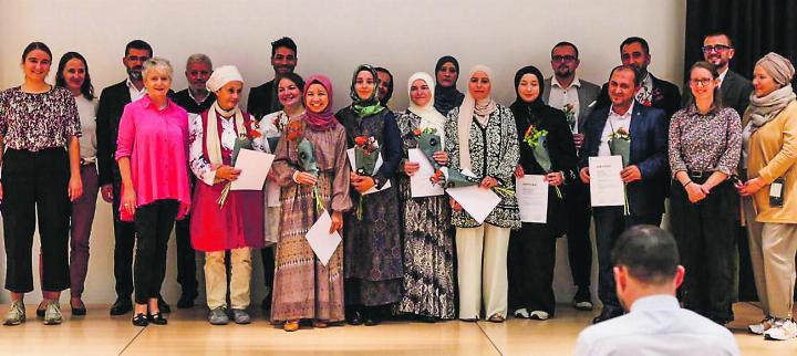 Absolvierende Imame und muslimische Betreuungspersonen des Weiterbildungslehrgangs. Bild: Direktion der Justiz und des Innern
