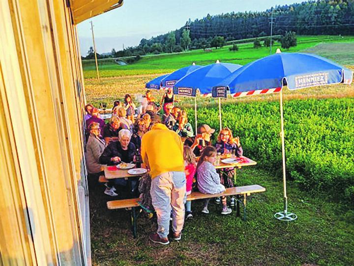 Dorfbar im Freien.