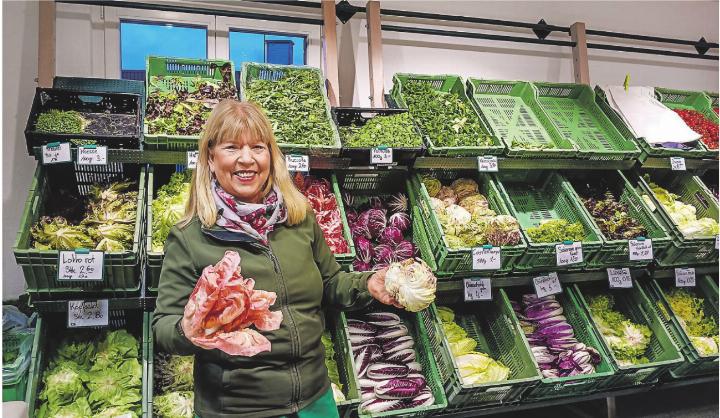Mit viel Liebe zur Region, präsentiert Beatrice Wettstein frisches Gemüse aus Elgg. Bild: zVg Mit viel Liebe zur Region, präsentiert Beatrice Wettstein frisches Gemüse aus Elgg. Bild: zVg