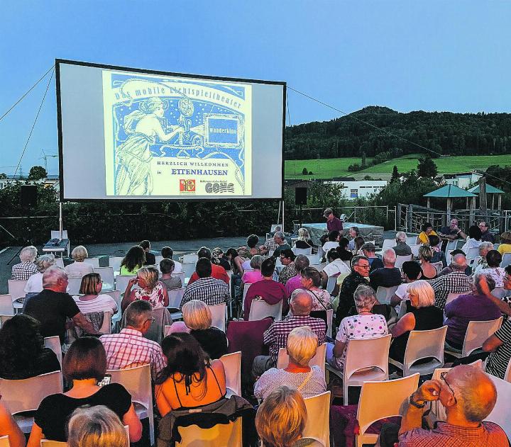 Die Spannung stieg: Noch wenige Augenblicke bis zur Dunkelheit und damit zu «Film ab!» Bild: Patrick Hofmann