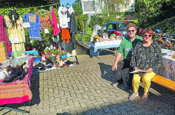 Auf dem Vorplatz der Präsidentin der organisierenden Dorfgemeinschaft Guntershausen, Frederika Häberli, gab es viel Fasnächtliches zu entdecken und kaufen.