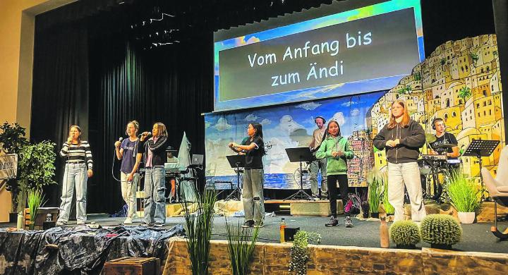 Der junge Chor animierte alle zum Mitsingen.
