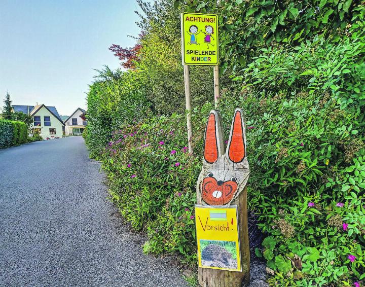 Hier wird Kindern, Hasen und Igel Sorge getragen. Leserbild: Irène Schweizer, Elgg